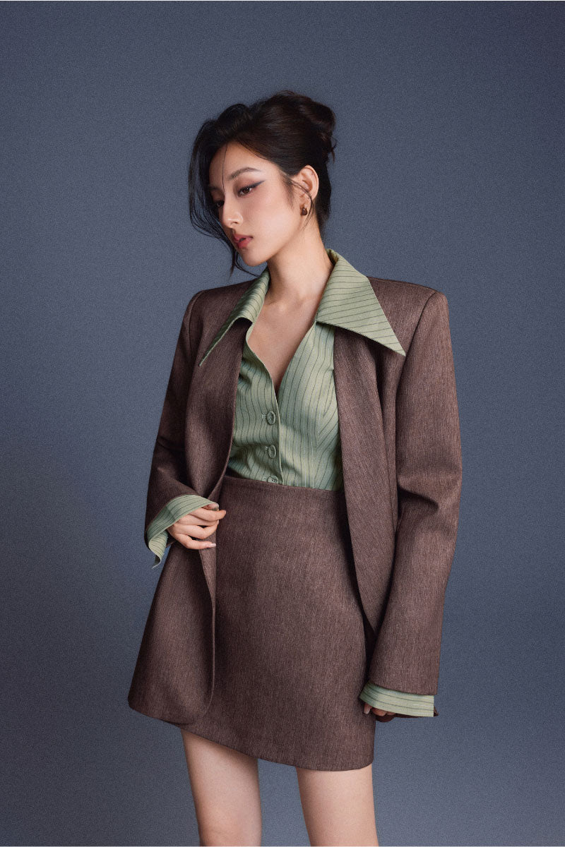 TAILORED CINCHED SHIRT