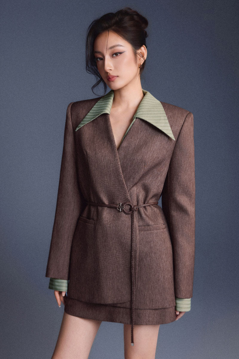 TAILORED CINCHED SHIRT
