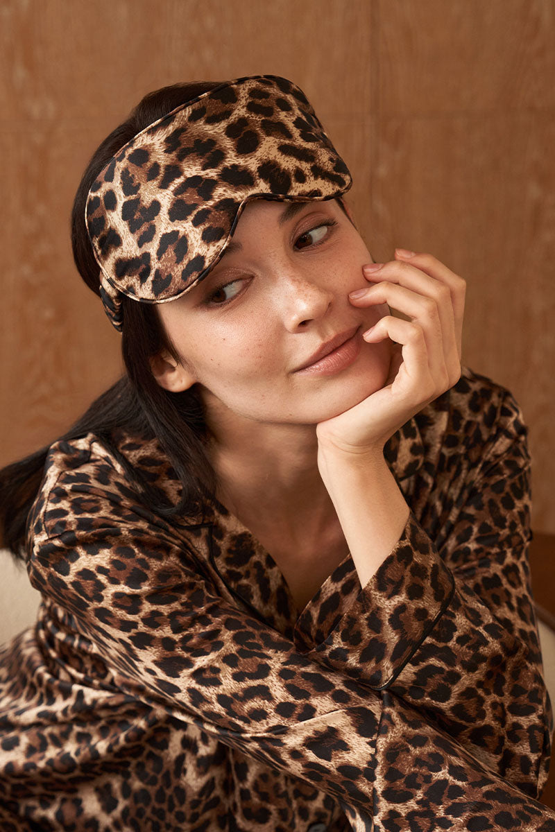 JUNGLE LEOPARD SILK EYE MASK IN LEOPARD