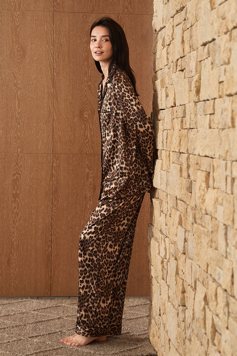 JUNGLE LEOPARD WOMEN'S SILK PAJAMA SET IN LEOPARD