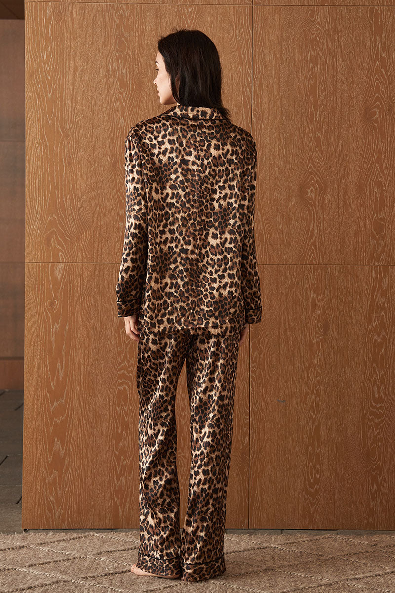JUNGLE LEOPARD WOMEN'S SILK PAJAMA SET IN LEOPARD