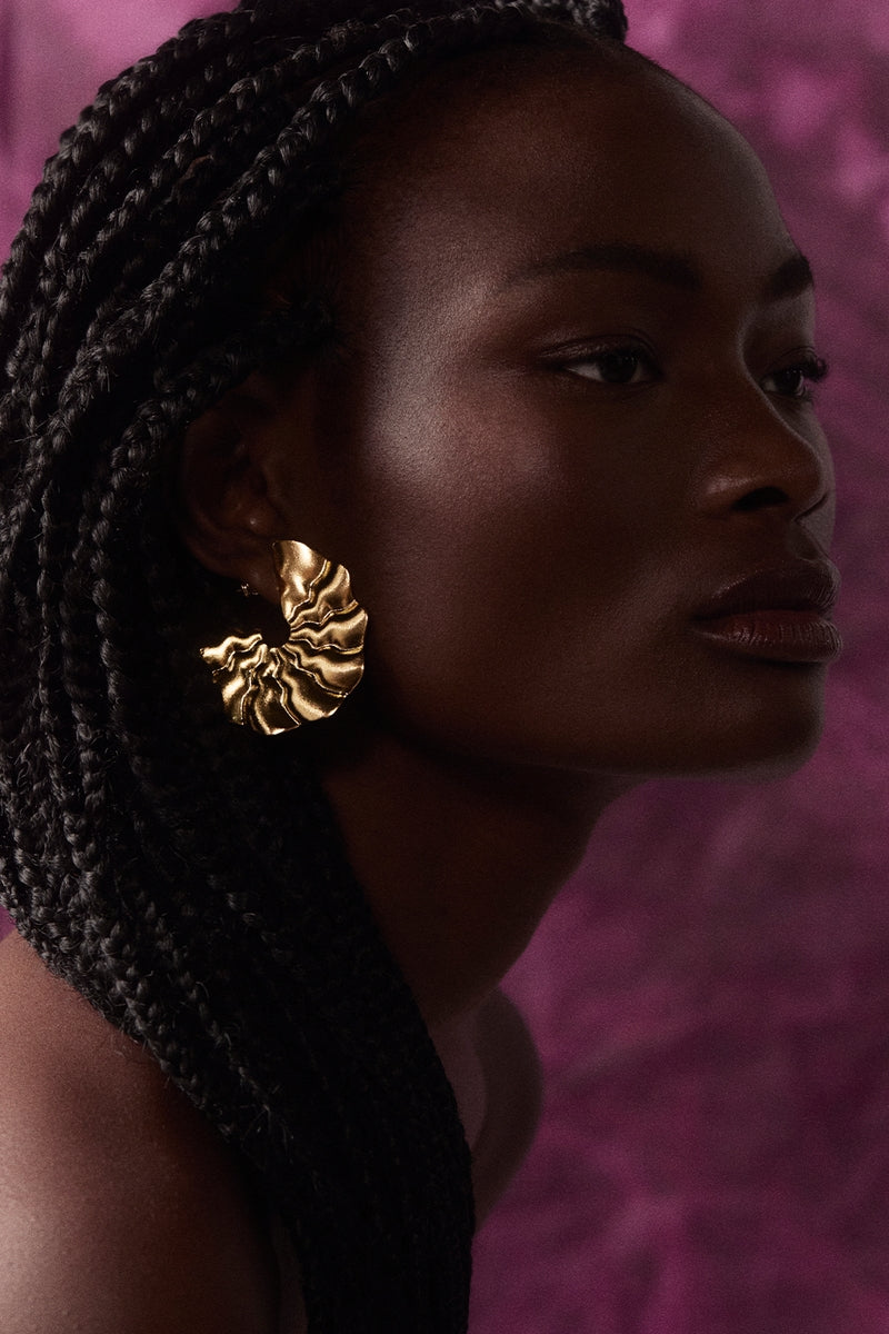 LUGAR GOLDEN WAVY HOOPS