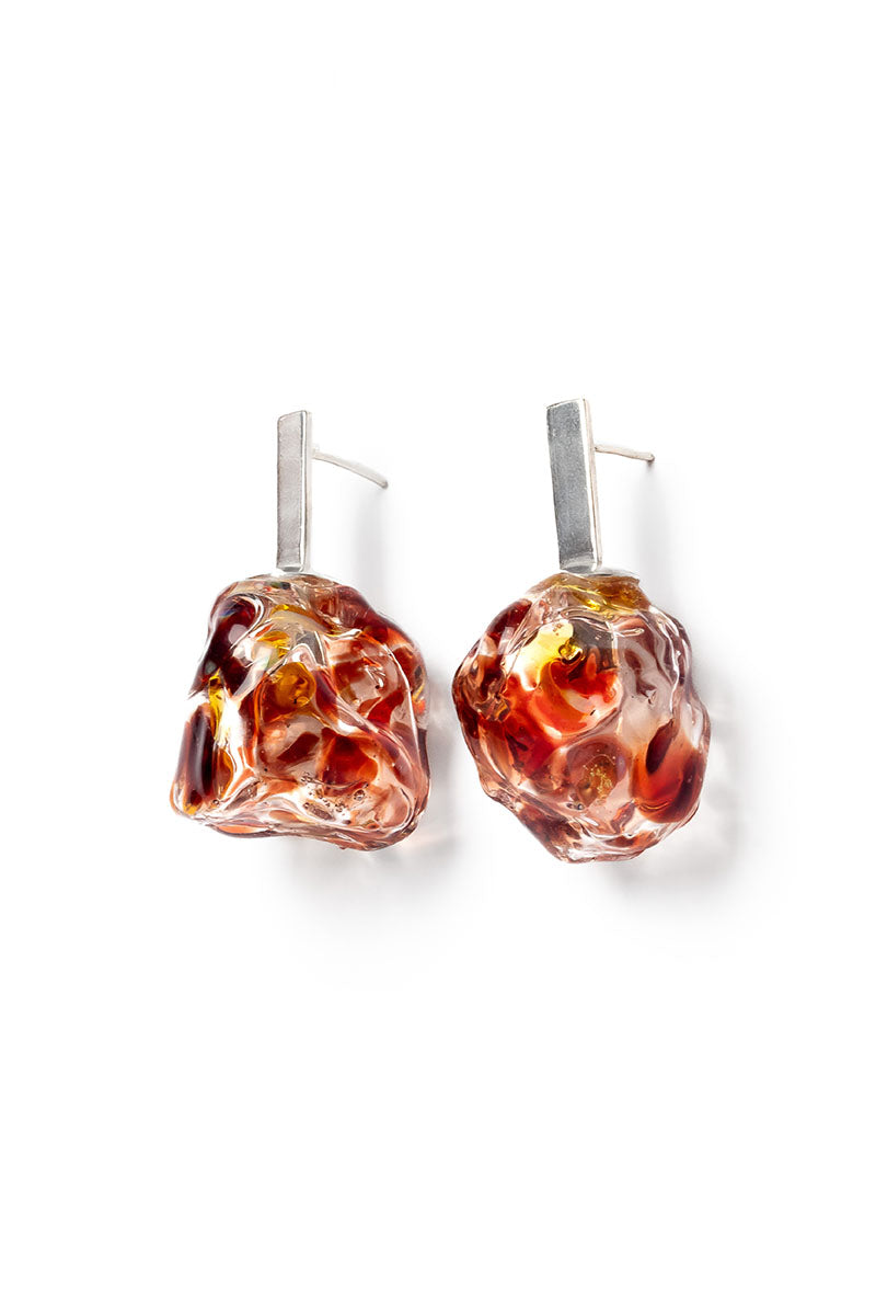 SOPLO M EARRINGS IN AMBER