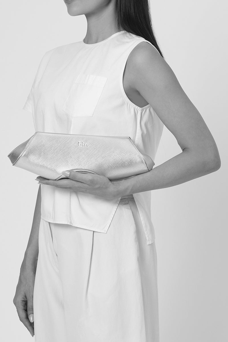 ELIZABETH BAGUETTE MINI CLUTCH IN GOLD