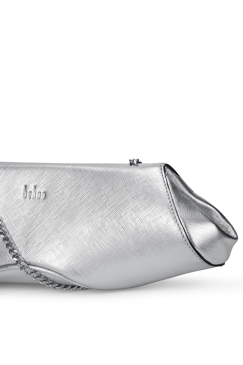 ELIZABETH BAGUETTE MINI CLUTCH IN SILVER