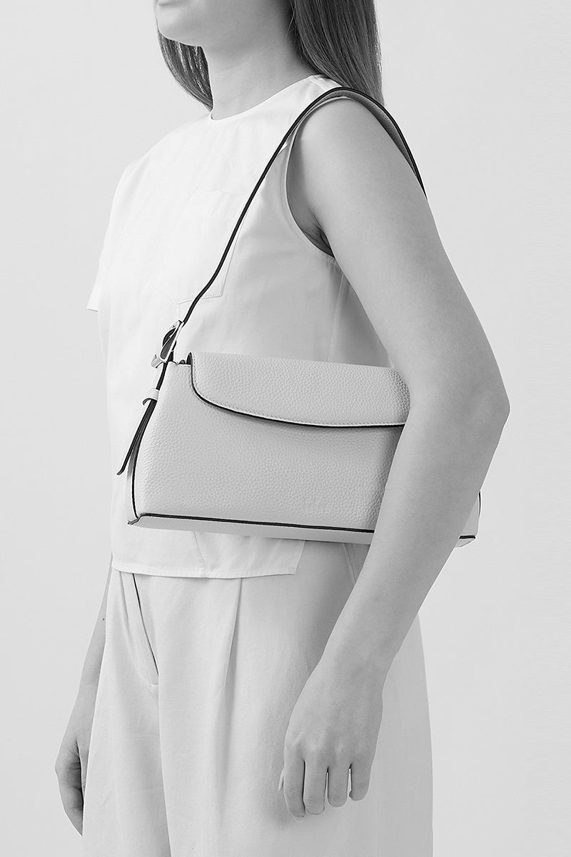 YARA BAGUETTE CRINKLE IN BLACK